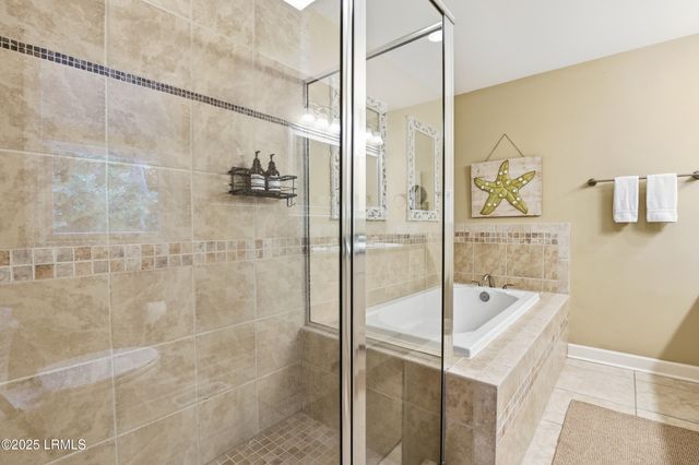 1 Gloucester Rd Apt 305, Hilton Head Island, SC 29928