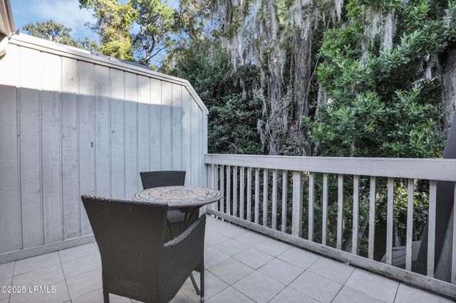 1 Gloucester Rd Apt 305, Hilton Head Island, SC 29928