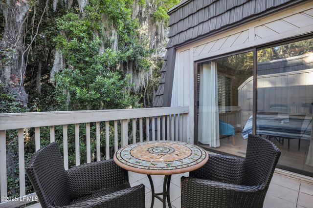 1 Gloucester Rd Apt 305, Hilton Head Island, SC 29928
