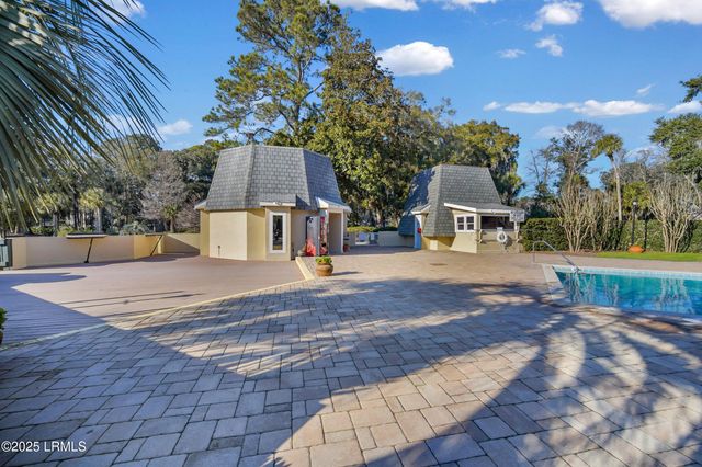 1 Gloucester Rd Apt 305, Hilton Head Island, SC 29928