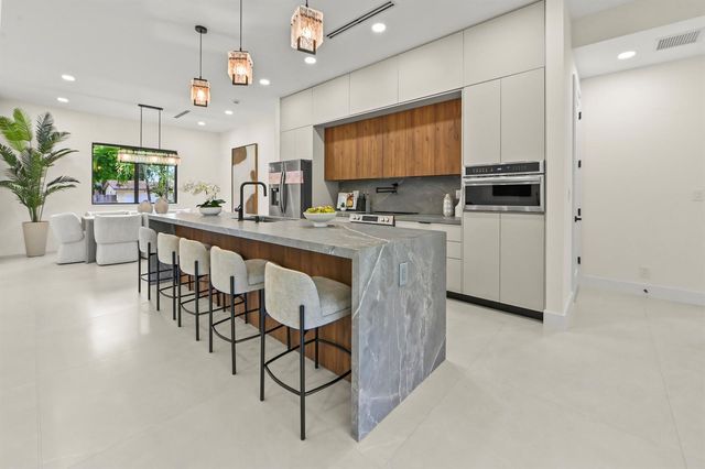 621 NW 42nd Avenue, Coconut Creek, FL 33066