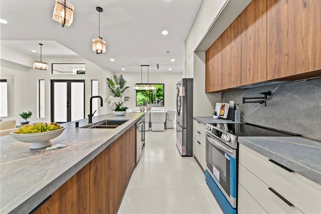 621 NW 42nd Avenue, Coconut Creek, FL 33066