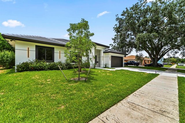 621 NW 42nd Avenue, Coconut Creek, FL 33066