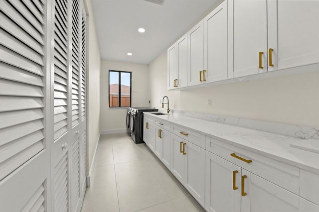 621 NW 42nd Avenue, Coconut Creek, FL 33066