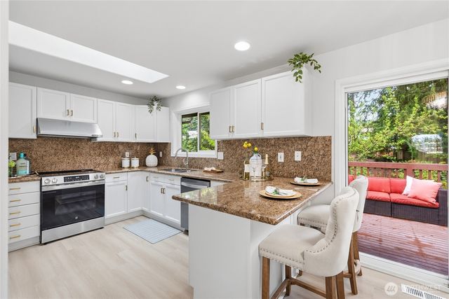 17801 38th Pl W, Lynnwood, WA 98037