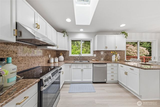 17801 38th Pl W, Lynnwood, WA 98037