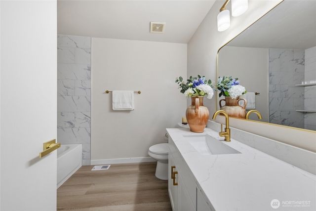17801 38th Pl W, Lynnwood, WA 98037