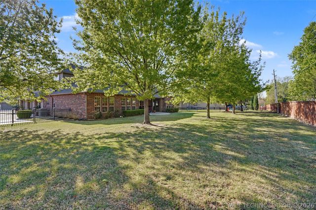 7704 S 2nd Street, Broken Arrow, OK 74011