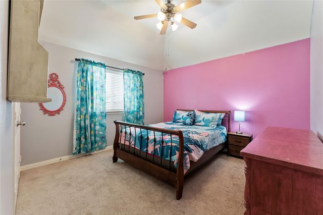 106 Foxwood Lane, Red Oak, TX 75154