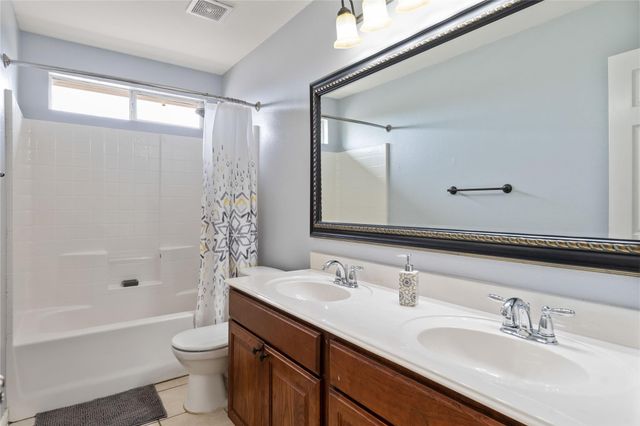 106 Foxwood Lane, Red Oak, TX 75154