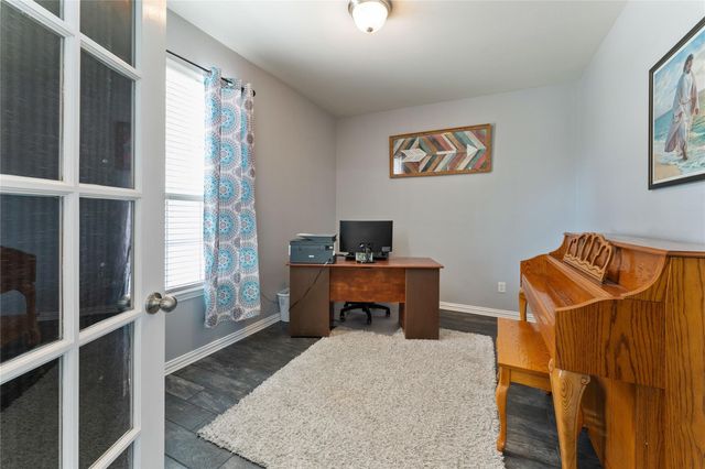 106 Foxwood Lane, Red Oak, TX 75154