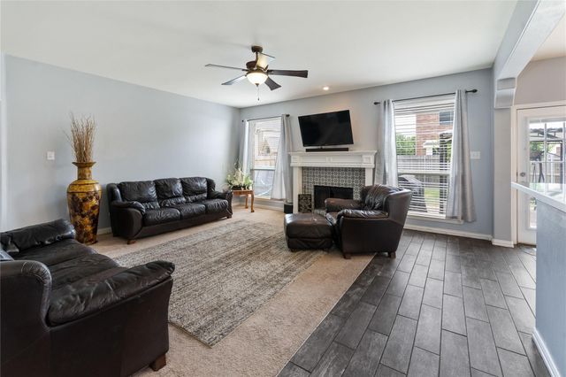 106 Foxwood Lane, Red Oak, TX 75154