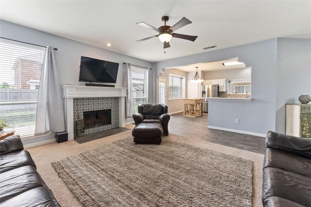 106 Foxwood Lane, Red Oak, TX 75154