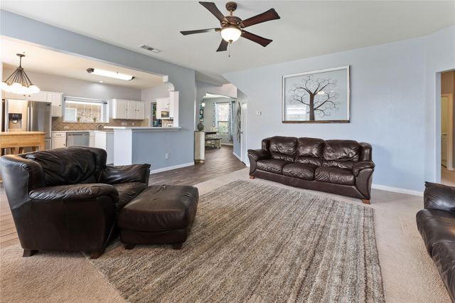 106 Foxwood Lane, Red Oak, TX 75154