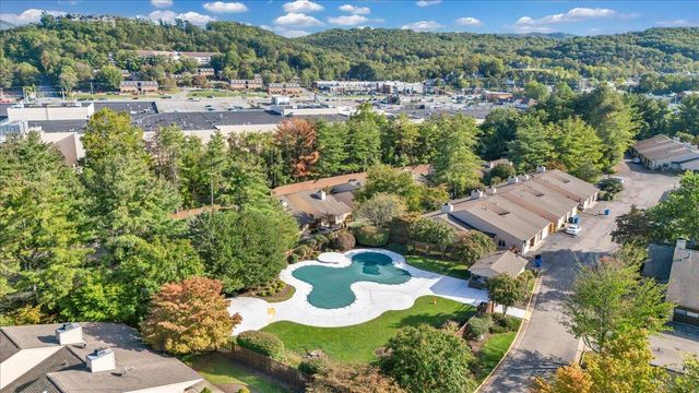 438 Windward DR, Roanoke, VA 24018