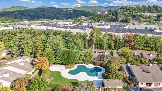 438 Windward DR, Roanoke, VA 24018