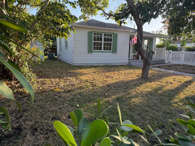 810 Franklin Road, West Palm Beach, FL 33405