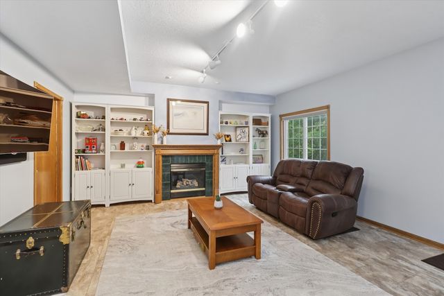 714 Kitterman Circle, Norwalk, IA 50211