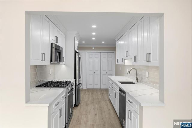 14 Holiday Court, River Vale, NJ 07675
