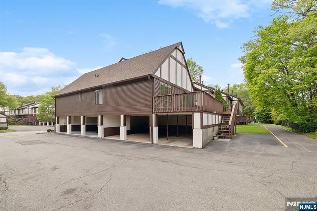 14 Holiday Court, River Vale, NJ 07675