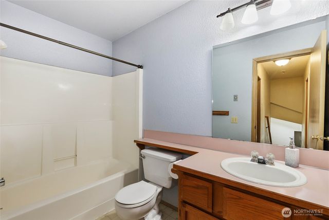 9711 Vantage Terrace Court SE, Olympia, WA 98513