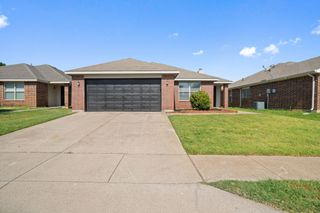 7816 Whitney Lane, Fort Worth, TX 76112