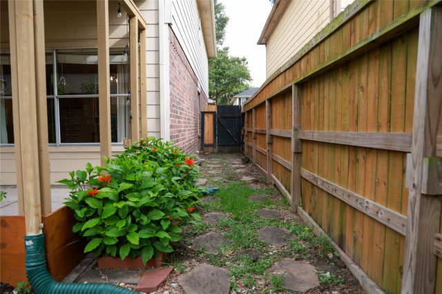 807 Oak West, Houston, TX 77073