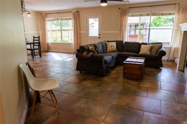 807 Oak West, Houston, TX 77073