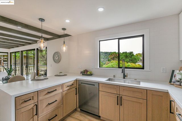 2 Hillcrest Ct, San Anselmo, CA 94960