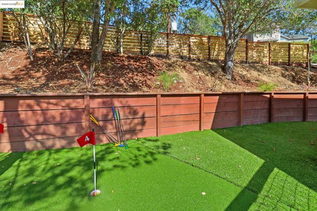 2 Hillcrest Ct, San Anselmo, CA 94960