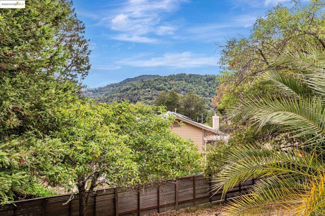 2 Hillcrest Ct, San Anselmo, CA 94960