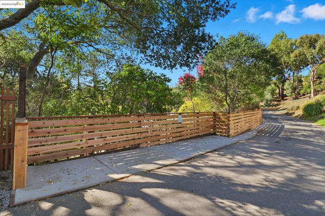 2 Hillcrest Ct, San Anselmo, CA 94960