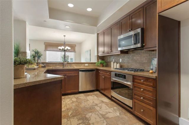 11115 Acama 207, Studio City, CA 91602