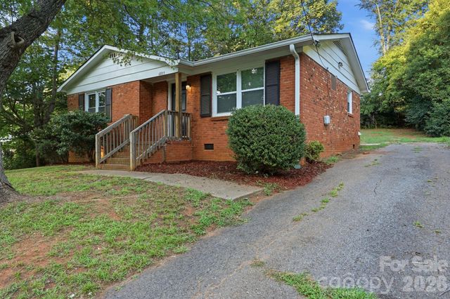 6805 Deanwood Place, Charlotte, NC 28217