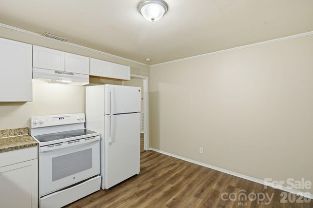 6805 Deanwood Place, Charlotte, NC 28217