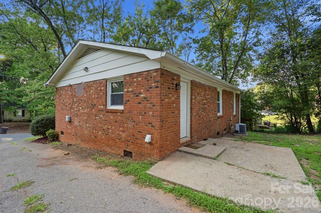 6805 Deanwood Place, Charlotte, NC 28217