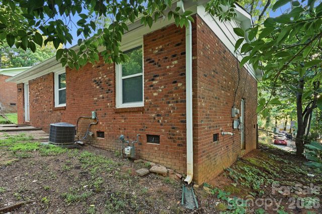 6805 Deanwood Place, Charlotte, NC 28217
