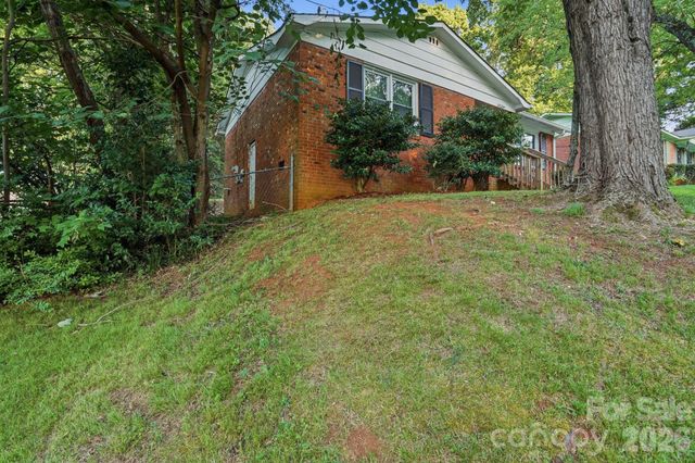 6805 Deanwood Place, Charlotte, NC 28217