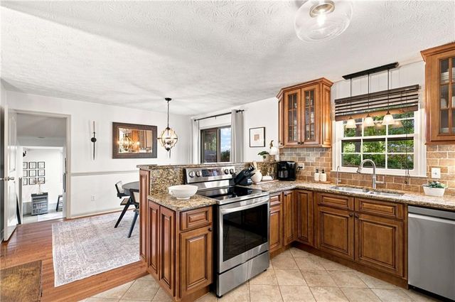 1088 Oak Grove Circle, Lawrenceville, GA 30043