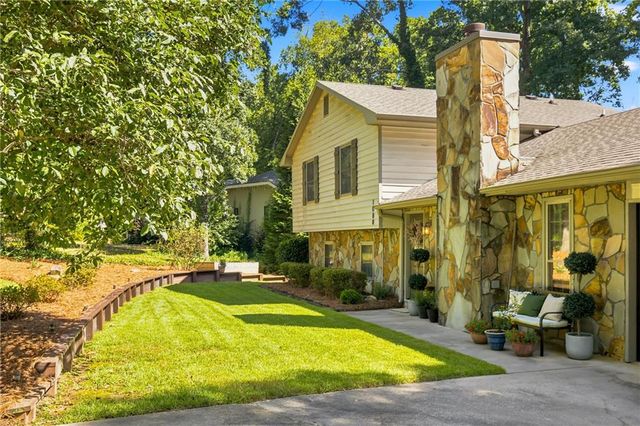 1088 Oak Grove Circle, Lawrenceville, GA 30043