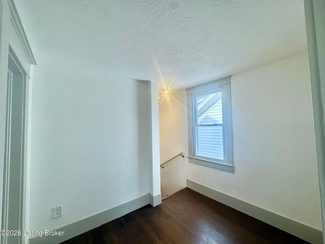 402 S 39th St, Louisville, KY 40212