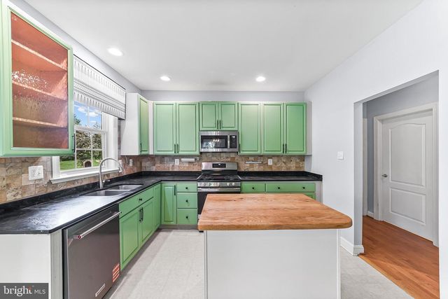 647 MARTIN DR, Avondale, PA 19311