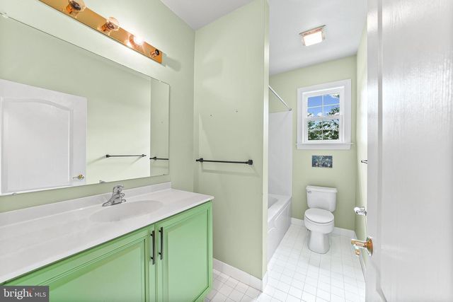 647 MARTIN DR, Avondale, PA 19311