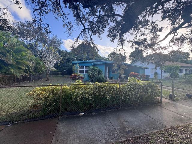 924 NW 14 Court, Fort Lauderdale, FL 33311