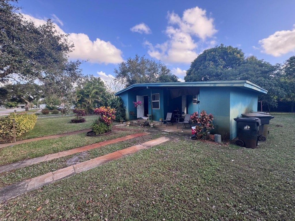 924 NW 14 Court, Fort Lauderdale, FL 33311