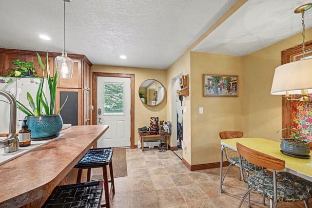 1260 Woodbridge Street, Saint Paul, MN 55117