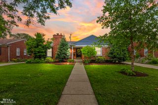 1024 Somerset Avenue, Grosse Pointe Park, MI 48230