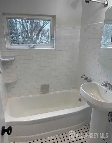 70 BEVERLY Road, Bloomfield, NJ 07003