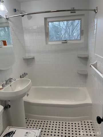 70 BEVERLY Road, Bloomfield, NJ 07003