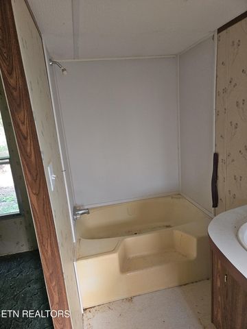 871 N Old Grey Ridge Rd, Friendsville, TN 37737